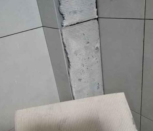 丹寨瓷砖空鼓维修公司分享下厨房瓷砖脱落的补救措施。